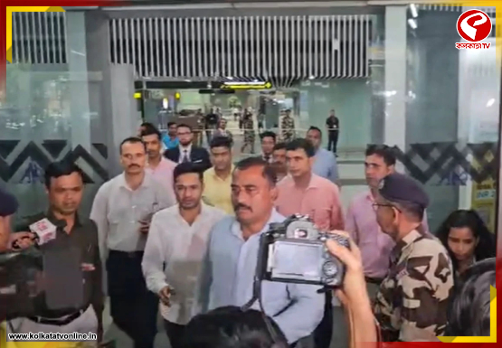 কলকাতায় ফিরে কালীঘাটের বাড়িতে গেলেন অভিষেক! বিমানবন্দরে উঠল চোর স্লোগান