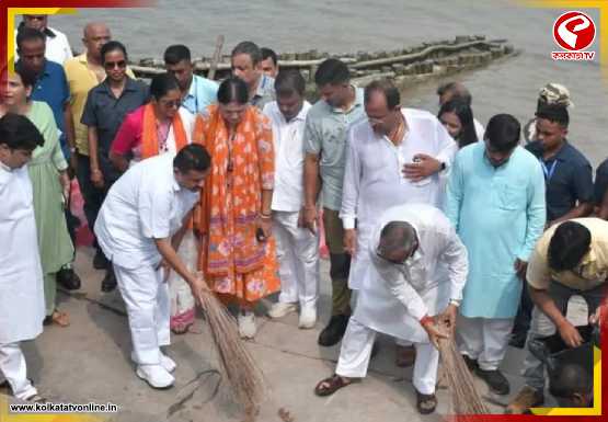 ঝাঁটা হাতে গঙ্গাঘাট সাফাইয়ে মুখ্যমন্ত্রী! পরিচ্ছন্নতা অভিযানে শুভেন্দুর সঙ্গী অগ্নিমিত্রা, তাপস