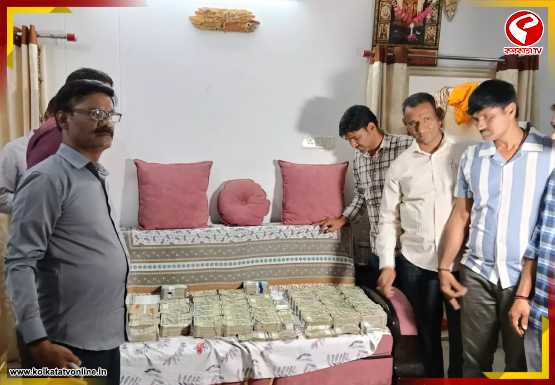 সরকারি অফিসারের ভাঁড়ারে ১০০ কোটি! মোট সম্পত্তির পরিমাণ জানলে চমকে উঠবেন
