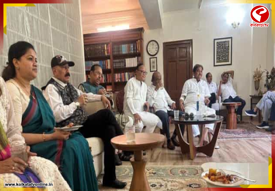 দিল্লিতে মমতা, গোপন বৈঠকে তৃণমূলের বিক্ষুদ্ধ সাংসদরা