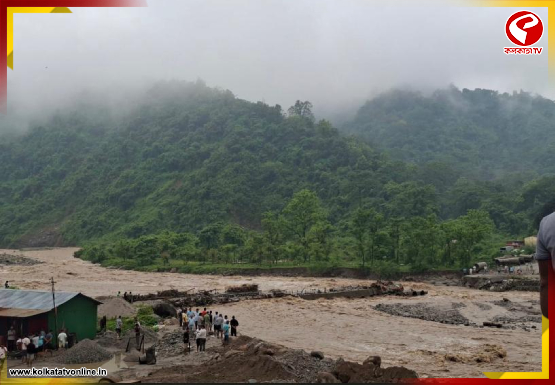 দুধিয়ায় তলিয়ে যাওয়ার সেতু পরিদর্শনে রাজু বিস্তা, স্থানীয়দের সঙ্গে কথা বললেন