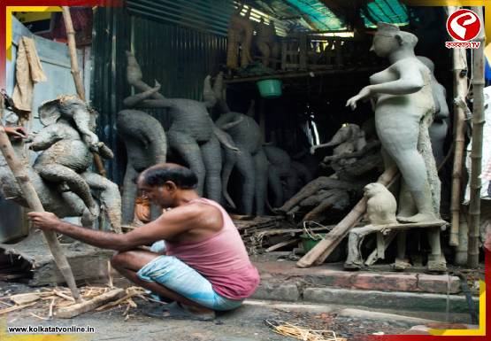 রথের আগেই কাটল কুমোরটুলির দুশ্চিন্তা, মুখ্যমন্ত্রীর হস্তক্ষেপে পৌঁছল প্রতিমা তৈরির মাটি