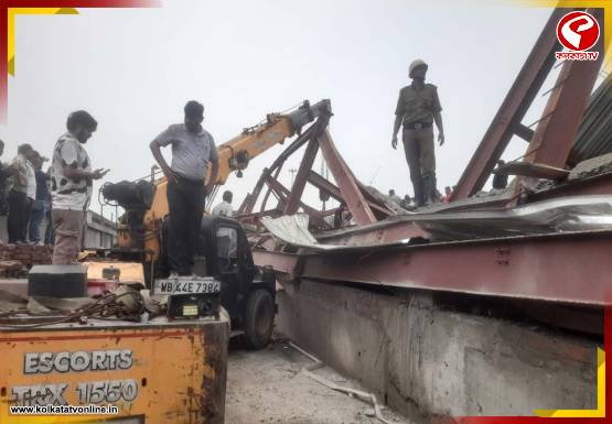 তারাতলায় নির্মীয়মাণ গুদামের ছাদ ভাঙল হুড়মুড়িয়ে, আটকা পড়লেন বহু শ্রমিক