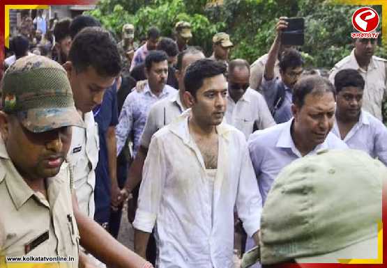 হামলার অভিযোগে স্পিকারের দ্বারস্থ হচ্ছেন অভিষেক
