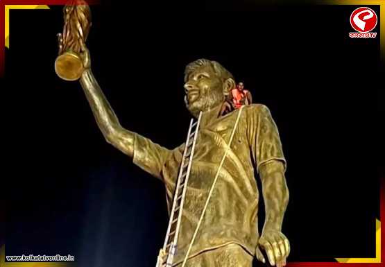লেকটাউন থেকে সরানো হল মেসির মূর্তি