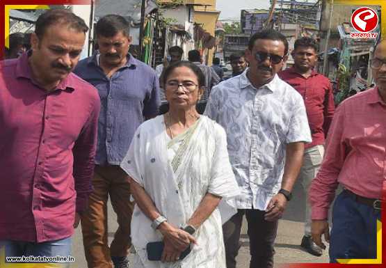 ভরাডুবির পর মাস ঘোরেনি, ধর্নায় মমতা!