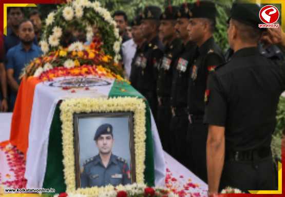 জঙ্গিদমন অভিযানে মর্মান্তিক দুর্ঘটনা, পাহাড় থেকে পড়ে প্রাণ হারালেন সেনা আধিকারিক