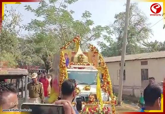 রক্তমাংসের নয়, ‘জামাই’ স্বয়ং রাধারমণ জিউ! শান্তিপুরের বড় গোস্বামী বাড়িতে সাড়ে ৩৫০ বছরের অনন্য জামাই ষষ্ঠী
