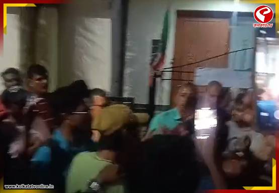 মহেশতলায় কাউন্সিলরকে ঘিরে বিক্ষোভ! ডিম ছোড়া ও হেনস্তার অভিযোগ