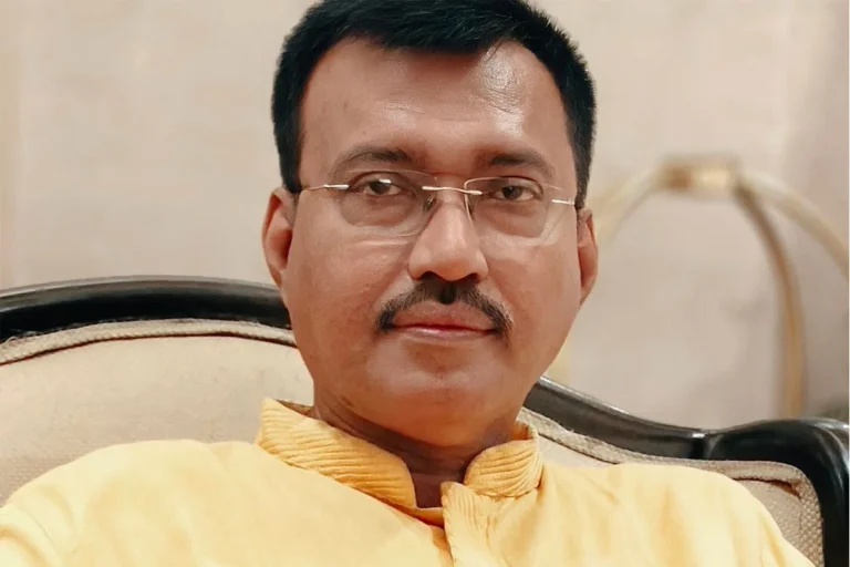 ‘ভুল করেছি, প্রায়শ্চিত্ত করতে হবে’, তারাতলা বিপর্যয়ের পর তৃণমূল ছাড়লেন প্রাক্তন কাউন্সিলর বিশ্বরূপ দে