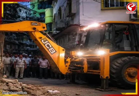 দুর্গাপুরে বুলডোজার অভিযান, ভাঙা হল তৃণমূল কার্যালয়
