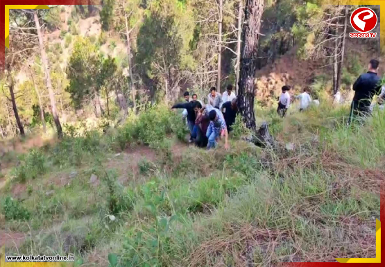 নিয়ন্ত্রণ হারিয়ে গভীর খাদে পড়ল গাড়ি, মর্মান্তিক ঘটনা হিমাচলে