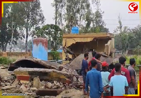 ইসিএলের তৈরি জলের ট্যাঙ্ক ভেঙে পড়ায় জলসংকটের আশঙ্কা, সমস্যায় পড়তে পারেন কয়েক হাজার বাসিন্দা