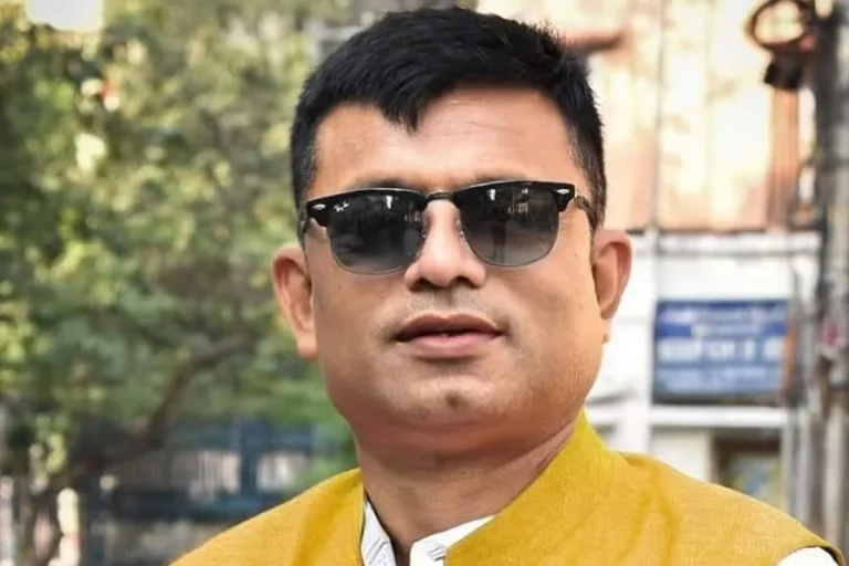 তোলাবাজি, শ্লীলতাহানির চেষ্টা-সহ একাধিক অভিযোগে গ্রেফতার প্রাক্তন তৃণমূল কাউন্সিলর তারকেশ্বর চক্রবর্তী
